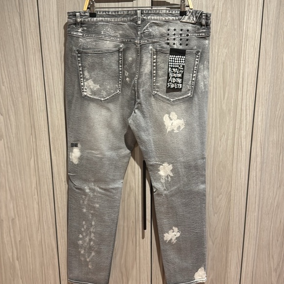 Ripped Jeans - Picture 2 of 4